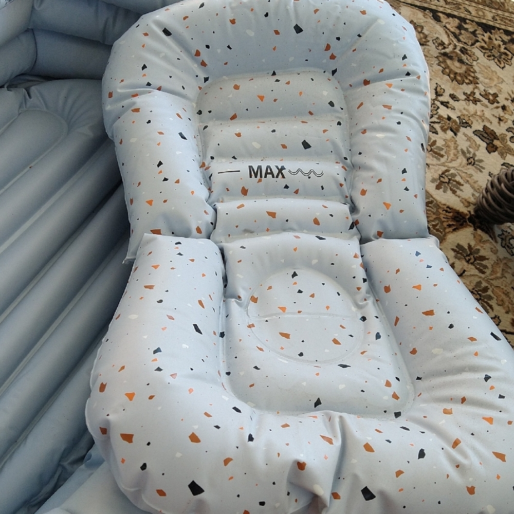 Blue Inflatable Baby Bath - Picture 14 of 15
